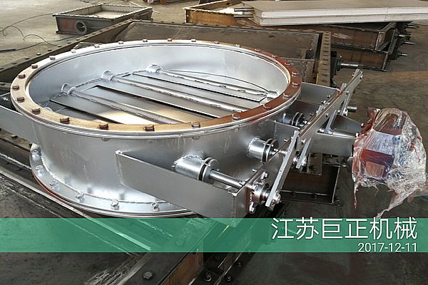 圓形擋板門（直徑190cm），準備入庫中