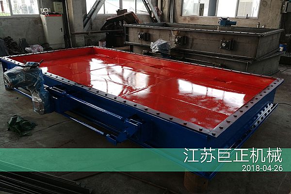 擋板門出庫發(fā)貨，打包完工出發(fā)了