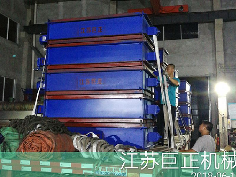 方形擋板門(mén)（寬10m）已完工，待發(fā)往預(yù)定客戶