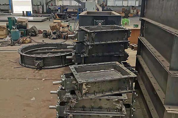 制作中的半成品擋板門，快來瞧一瞧